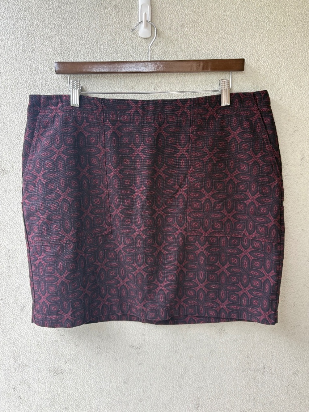 NWT Banana Republic Burgundy Medallion Cotton Mini Skirt Size 14